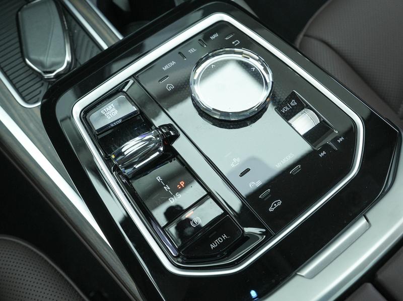 BMW 7 Series, 2025 — фото 9 из 12