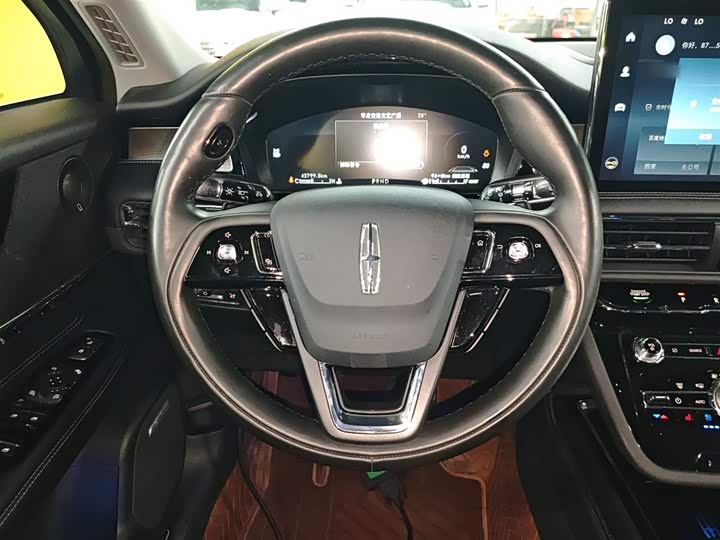 Lincoln Corsair Hybrid, 2021 — фото 7 из 9