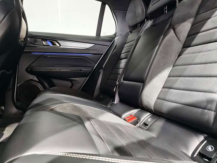 Lynk & Co 01 EM-P Hybrid, 2022 — фото 6 из 9