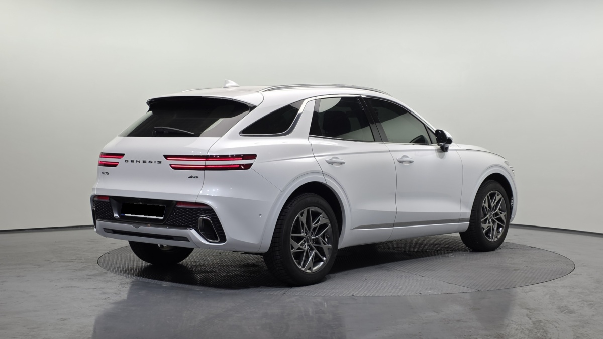 Genesis GV70, 2023 — фото 2 из 12