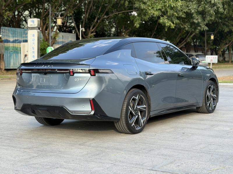 Lynk & Co 07 EM-P Hybrid, 2024 — фото 7 из 12