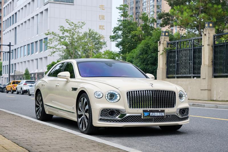 Bentley Flying Spur, 2023 — фото 3 из 12