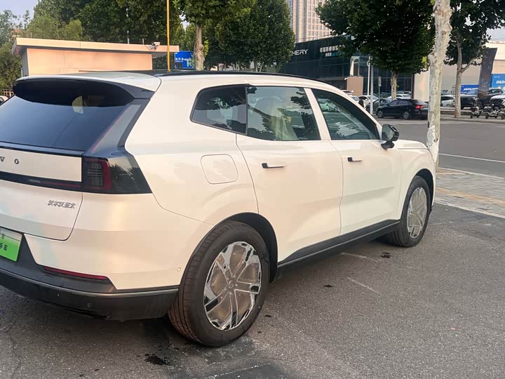 Volvo XC70 Hybrid, 2025 — фото 5 из 5
