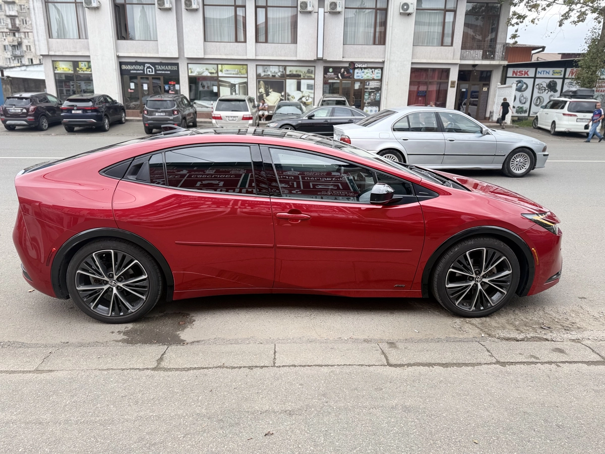 Toyota Prius, 2023 — фото 4 из 11
