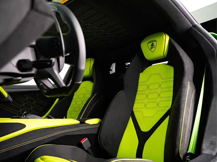 Lamborghini Revuelto, 2025 — фото 8 из 9