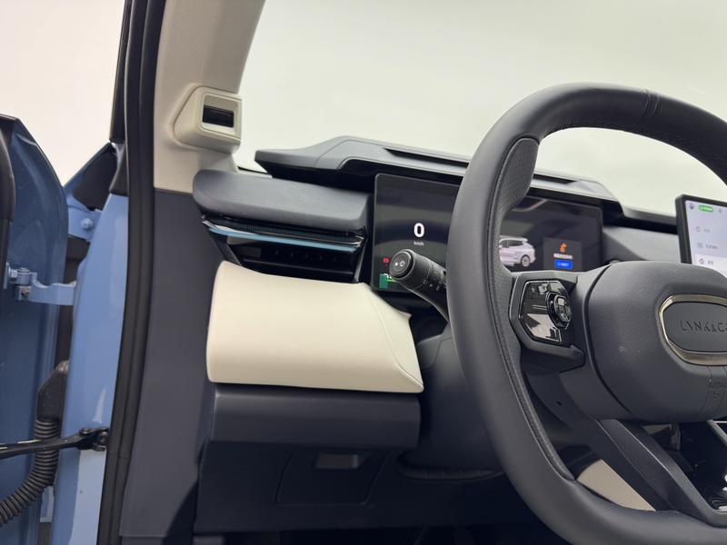 Lynk & Co 08 EM-P Hybrid, 2025 — фото 11 из 12