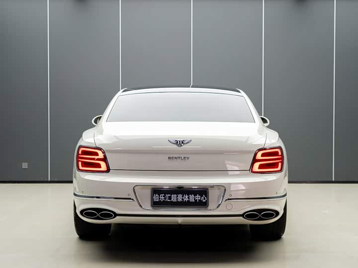 Bentley Flying Spur, 2023 — фото 7 из 9