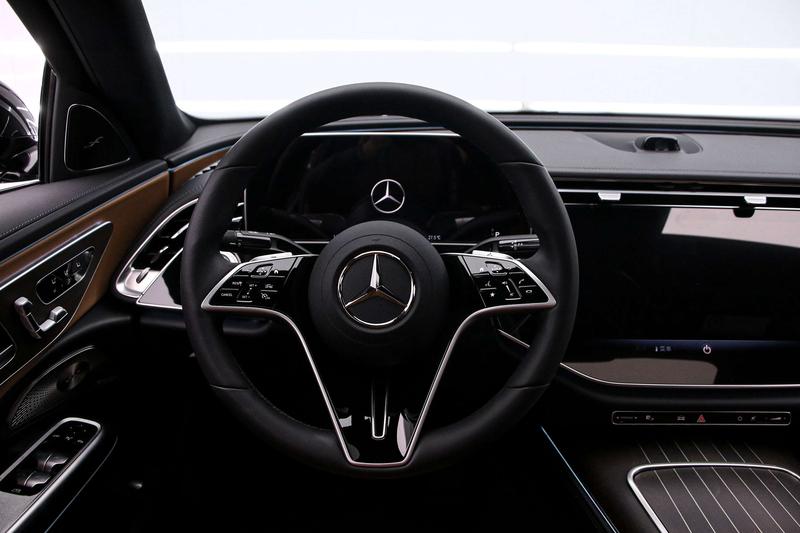 Mercedes-Benz E-Class, 2024 — фото 8 из 12
