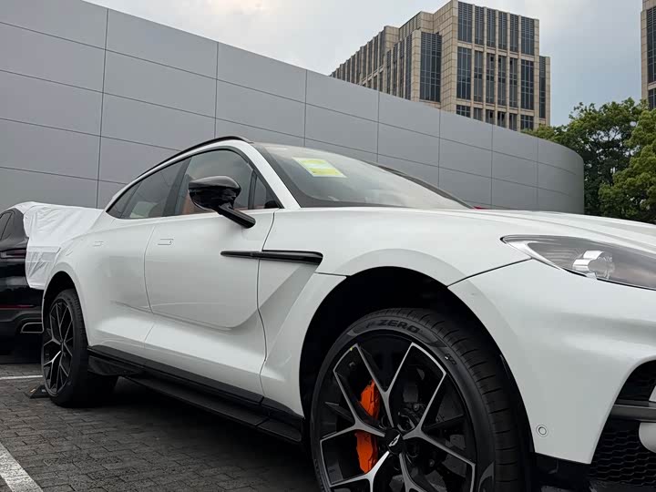 Aston Martin DBX, 2026 — фото 3 из 9