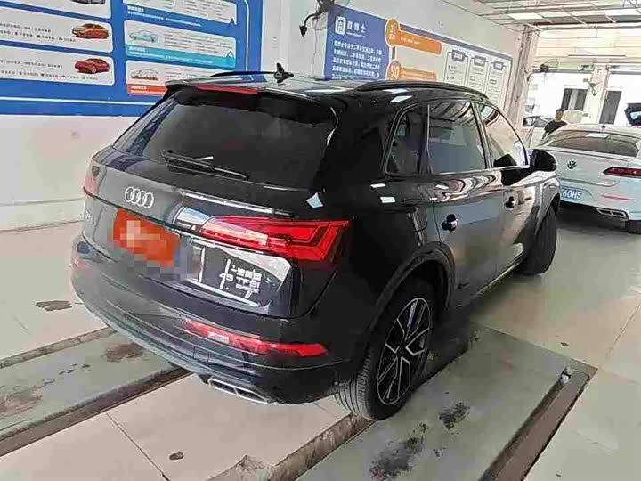 Audi Q5L, 2024 — фото 2 из 3