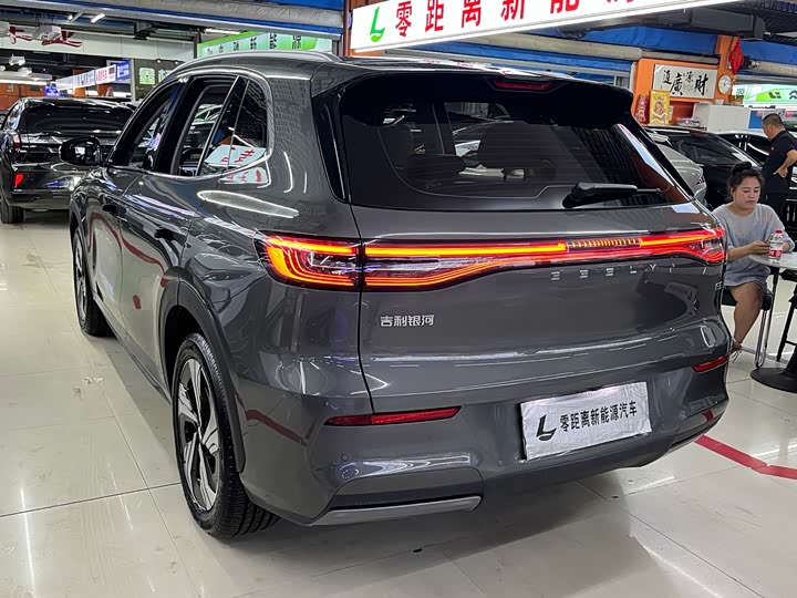 Geely Galaxy E5, 2024 — фото 4 из 9