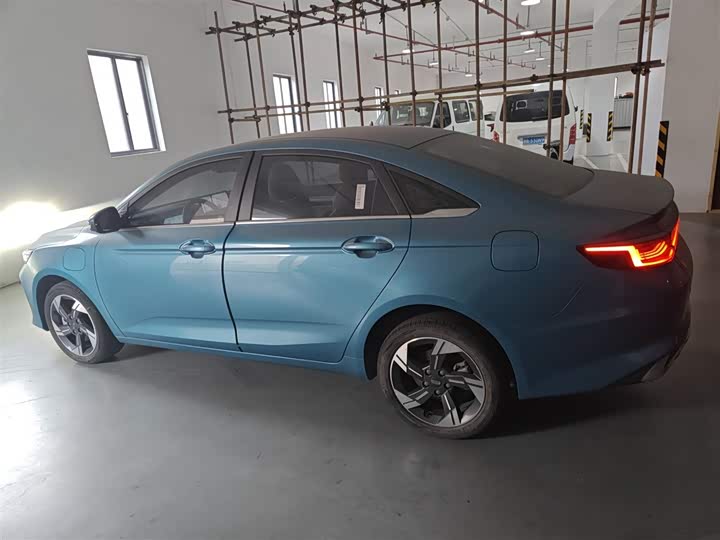 Geely Emgrand L Hi·P Hybrid, 2023 — фото 5 из 12