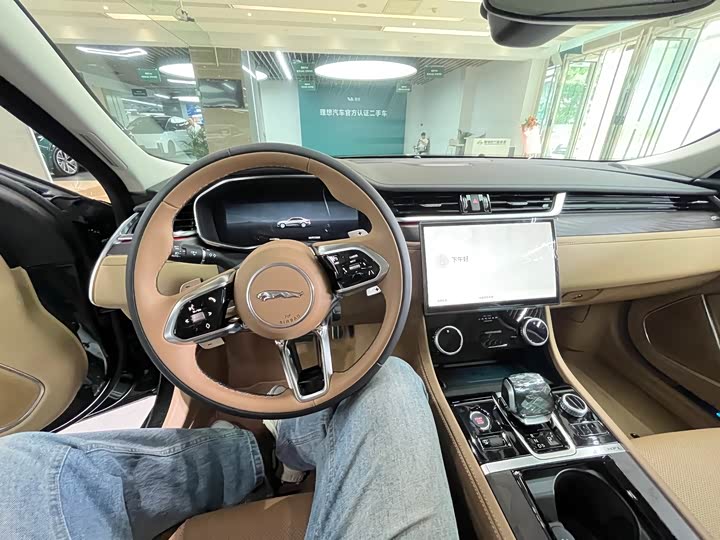 Jaguar XF L, 2026 — фото 5 из 9