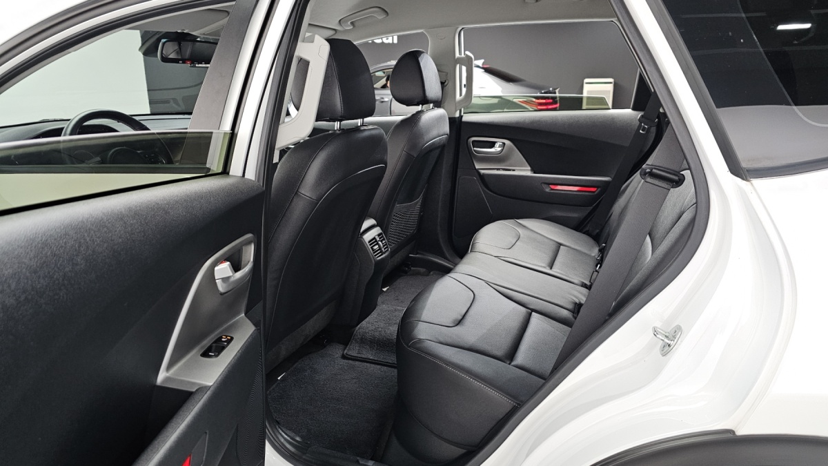 Kia Niro, 2023 — фото 11 из 12