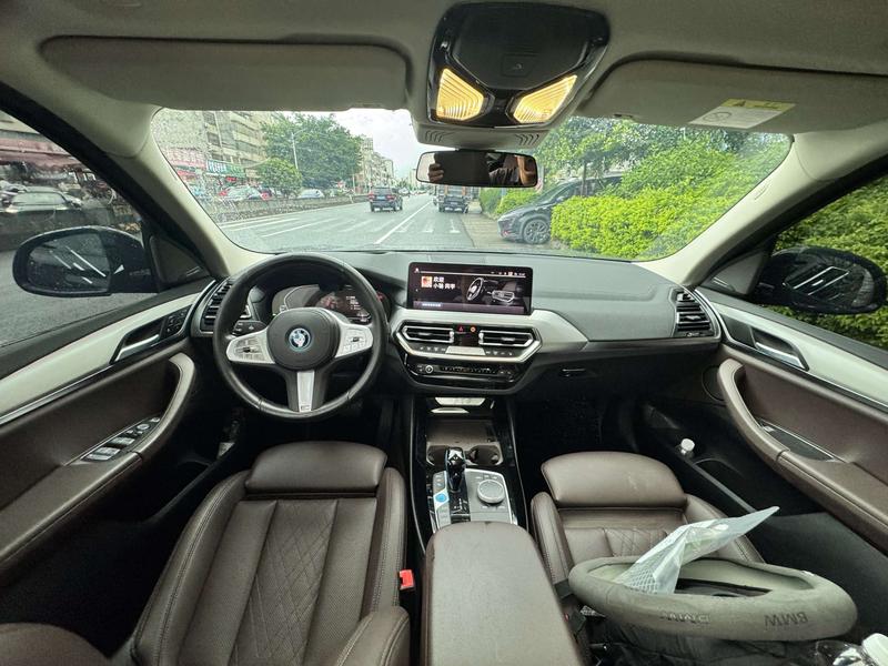 BMW iX3, 2022 — фото 6 из 10