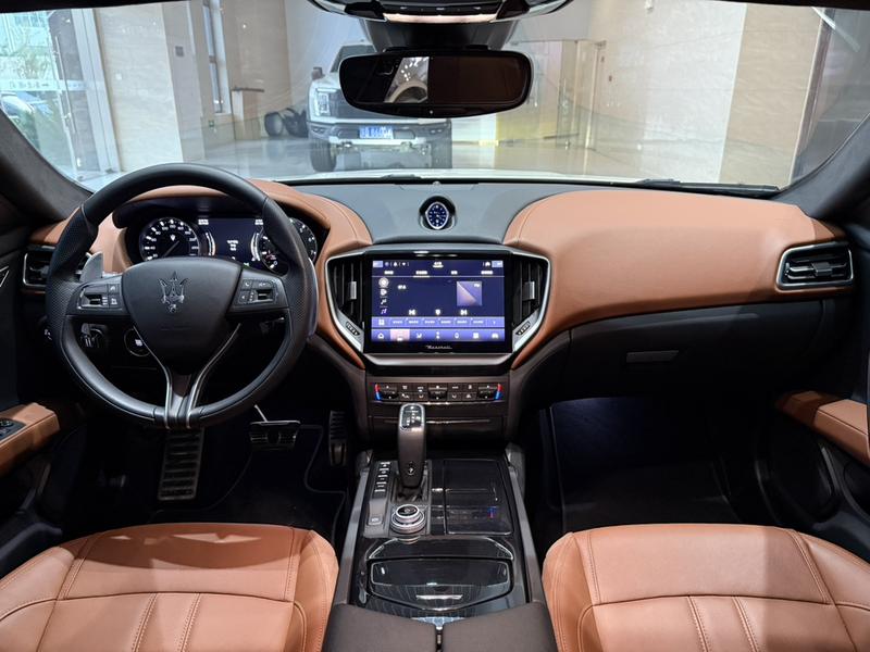 Maserati Ghibli, 2023 — фото 7 из 12