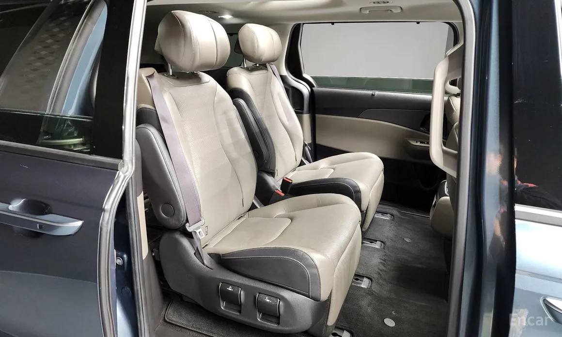 Kia Carnival, 2023 — фото 12 из 12