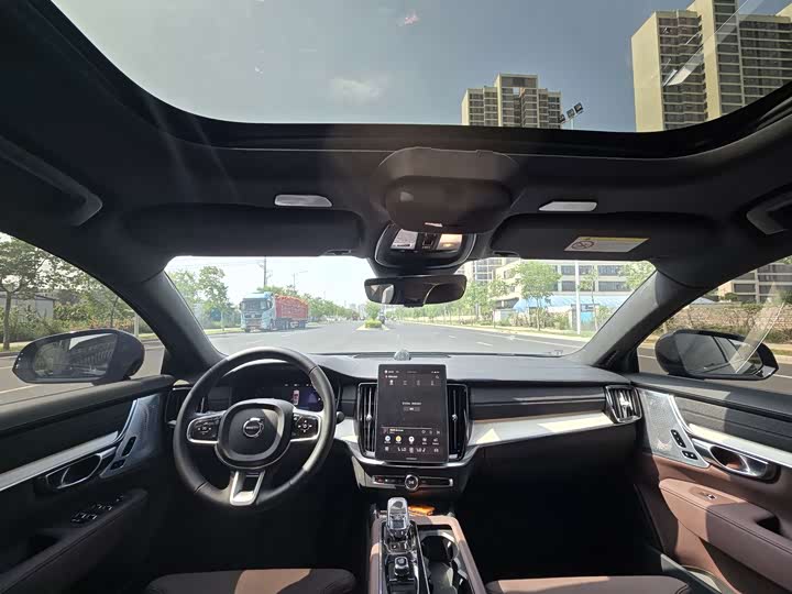 Volvo S90 Hybrid, 2025 — фото 5 из 9