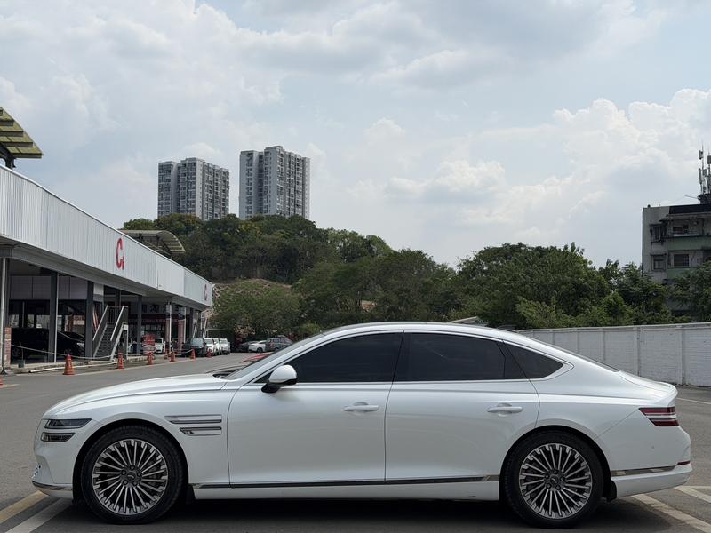 Genesis G80 EV, 2023 — фото 3 из 12