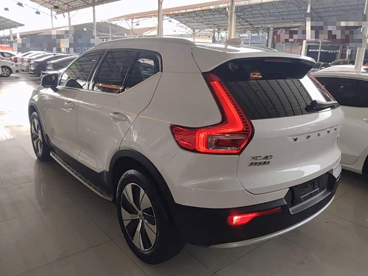 Volvo XC40, 2023 — фото 5 из 9