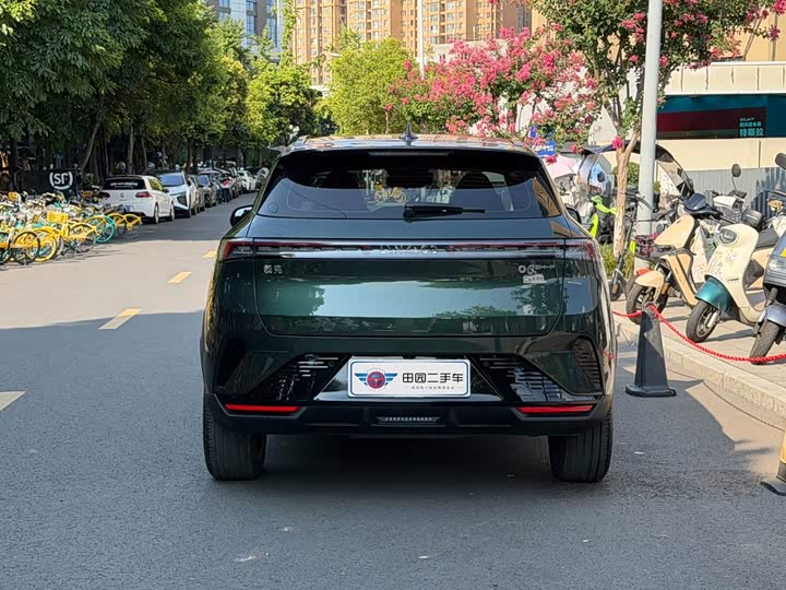 Lynk & Co 06 EM-P Hybrid, 2024 — фото 5 из 9