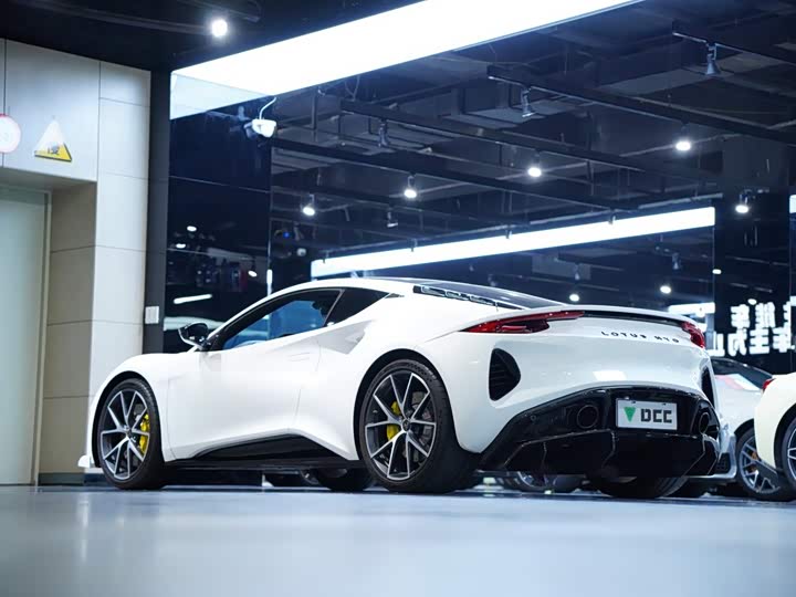 Lotus Emira, 2023 — фото 5 из 9