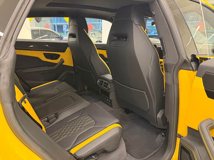 Lamborghini Urus SE, 2026 — фото 7 из 9