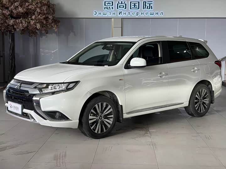 Mitsubishi Outlander, 2022 — купить в Твери под ключ