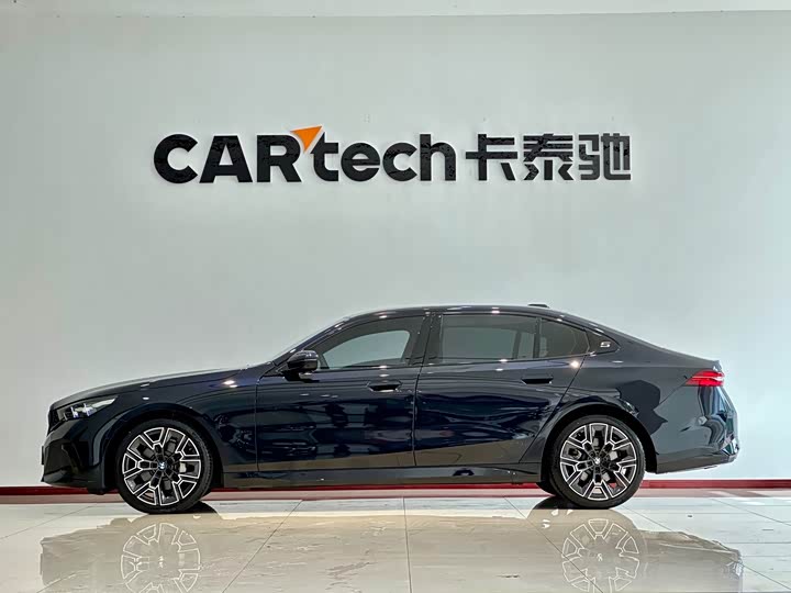 BMW 5 Series, 2025 — фото 2 из 9