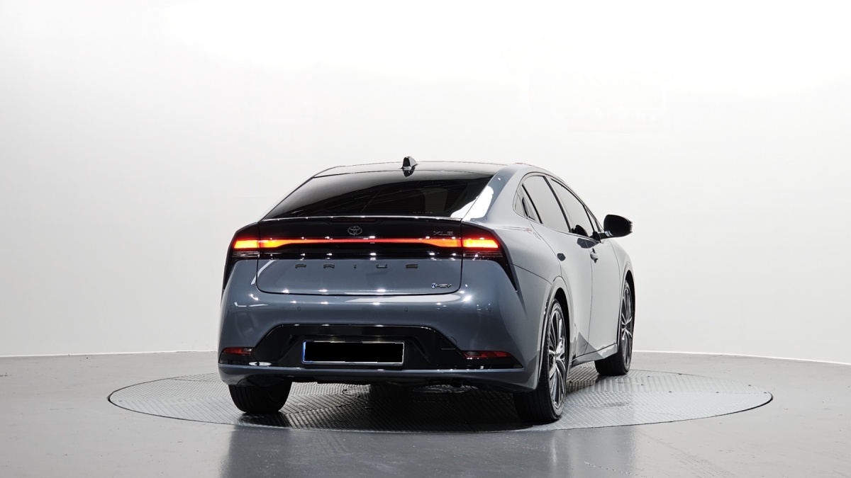 Toyota Prius, 2023 — фото 4 из 12
