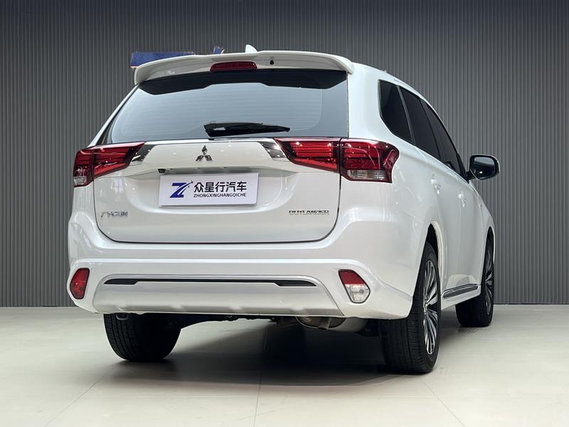 Mitsubishi Outlander, 2023 — фото 4 из 12