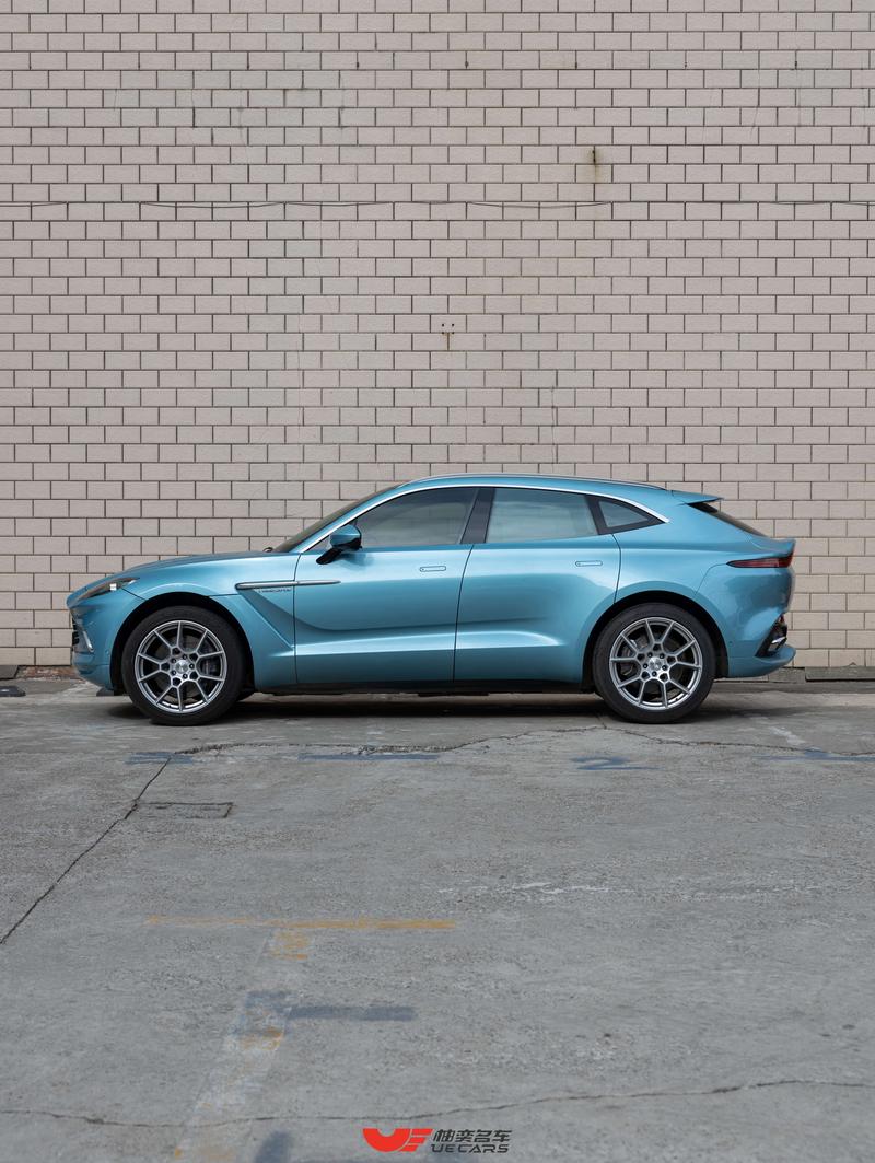Aston Martin DBX, 2022 — фото 4 из 12