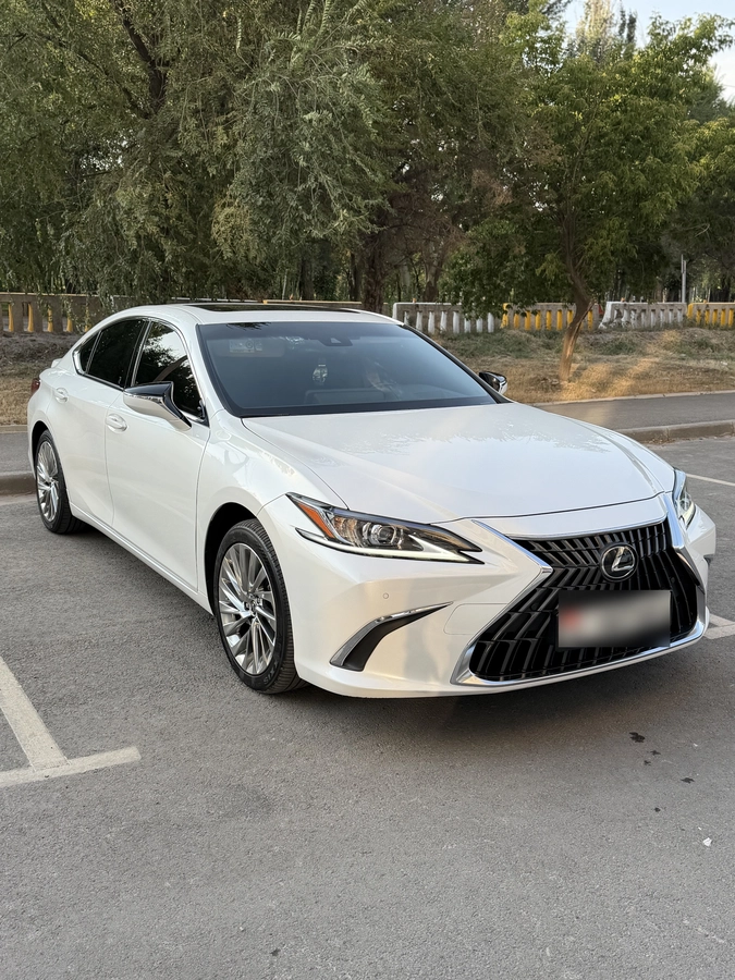 Lexus ES, 2023