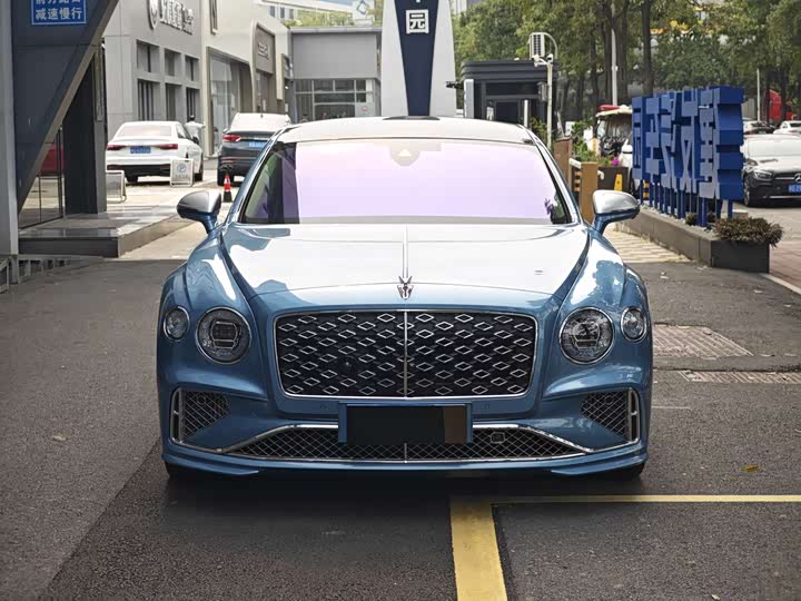 Bentley Flying Spur Hybrid, 2025 — фото 3 из 9