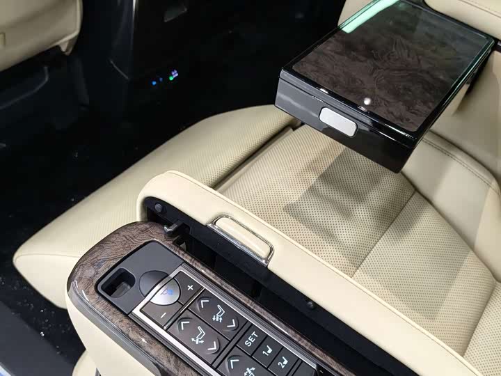 Toyota Alphard, 2022 — фото 8 из 9