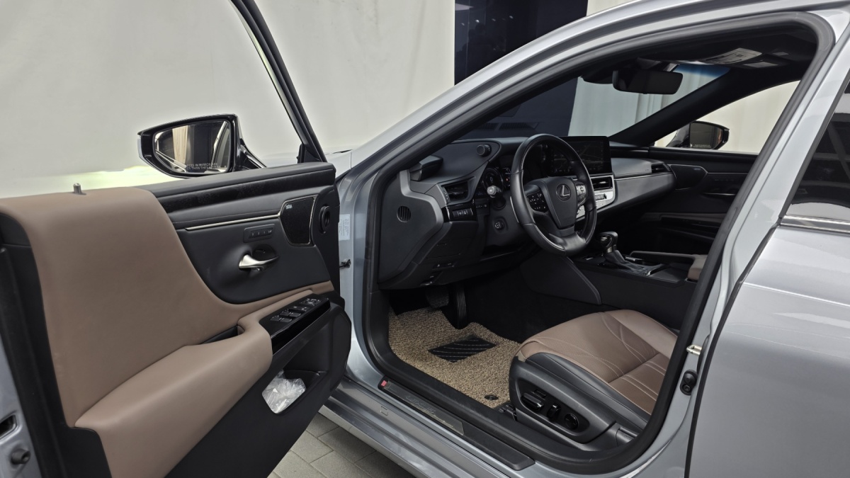 Lexus ES, 2023 — фото 10 из 12