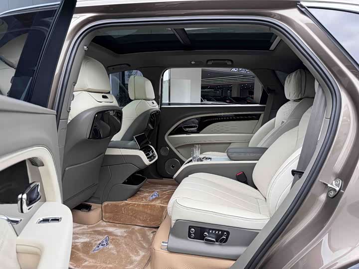 Bentley Bentayga, 2023 — фото 9 из 9