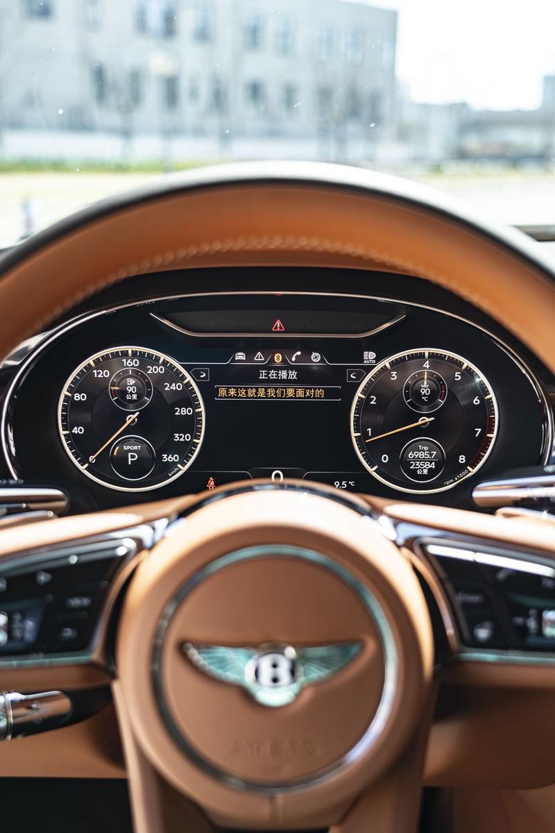 Bentley Flying Spur, 2023 — фото 6 из 10