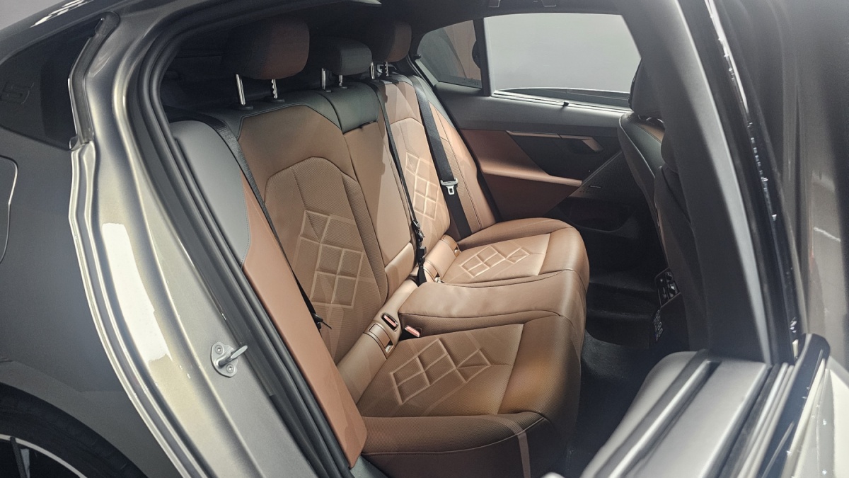BMW 5 Series, 2025 — фото 10 из 12