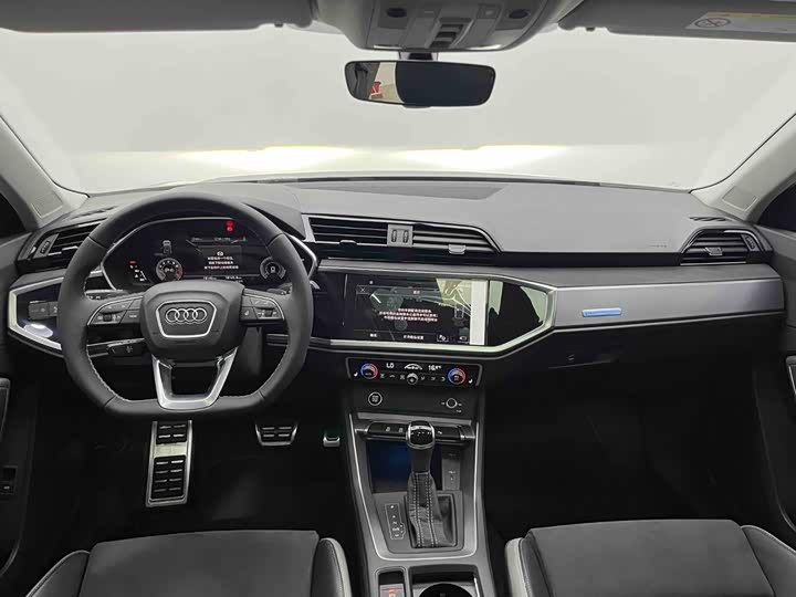 Audi Q3, 2023 — фото 2 из 9