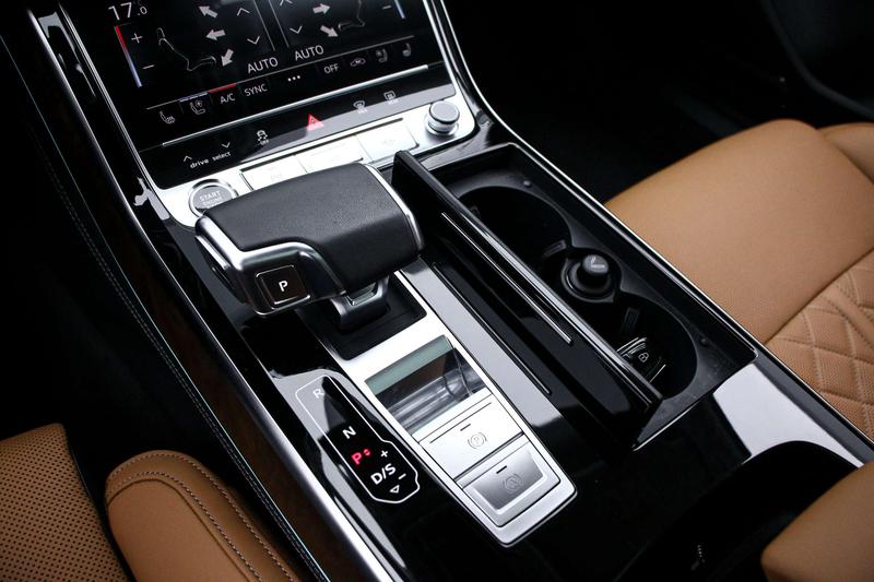 Audi A8, 2023 — фото 9 из 12