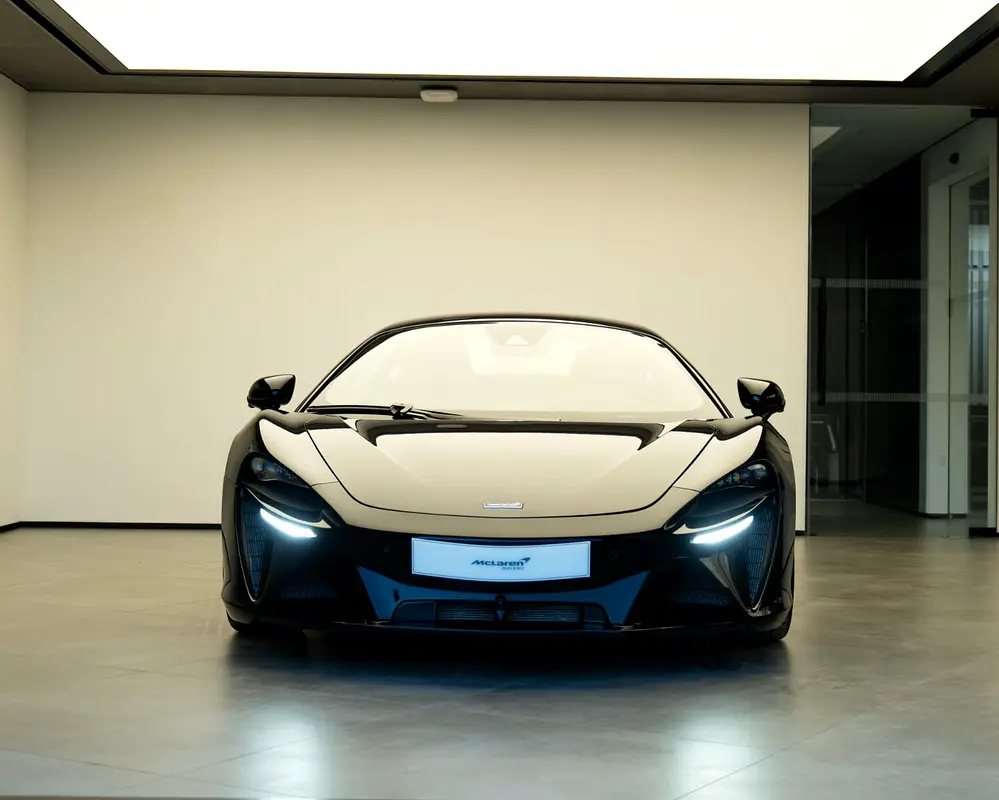 McLaren Artura, 2023 — фото 2 из 10