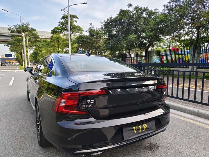 Volvo S90 Hybrid, 2022 — фото 2 из 9