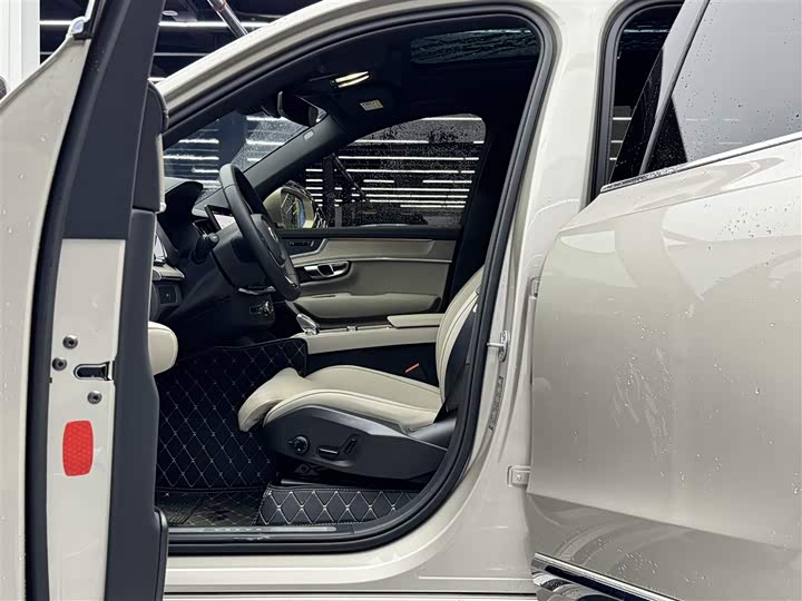 Volvo XC90, 2025 — фото 6 из 9