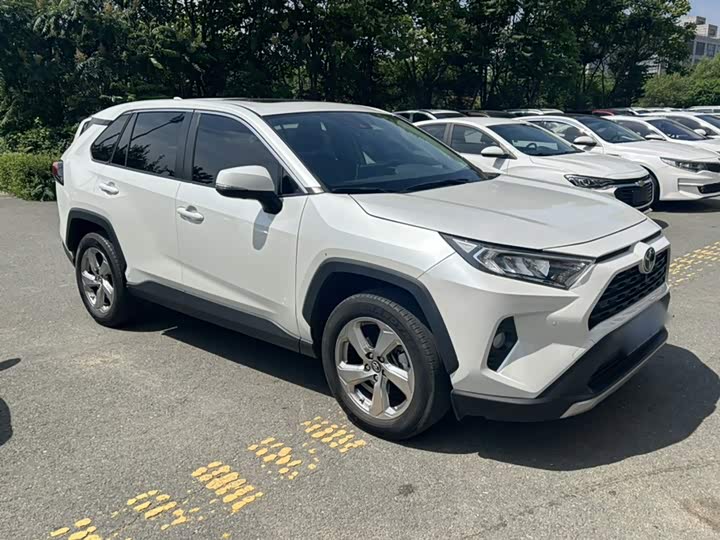 Toyota RAV4, 2022 — фото 4 из 9