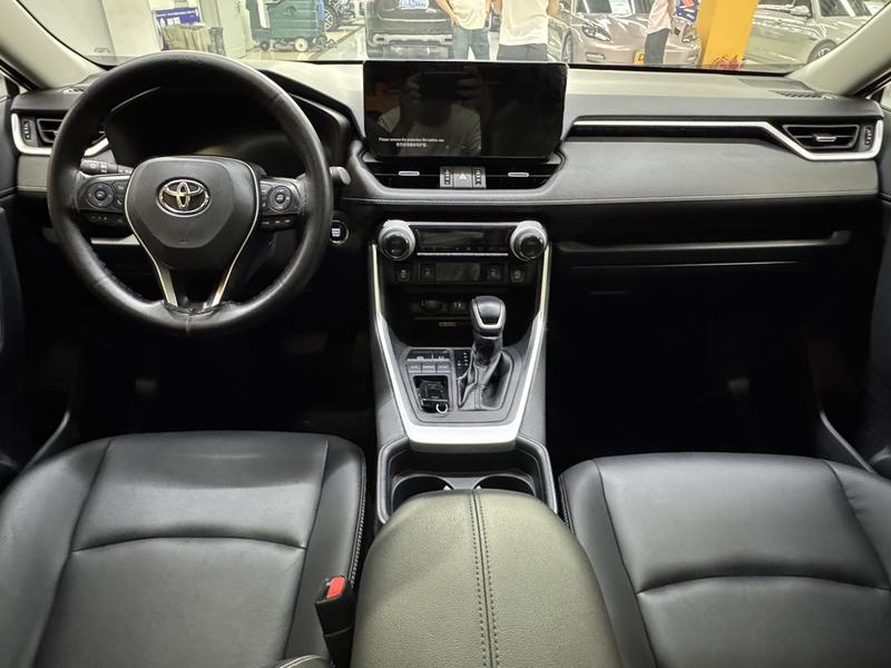 Toyota RAV4, 2023 — фото 8 из 12