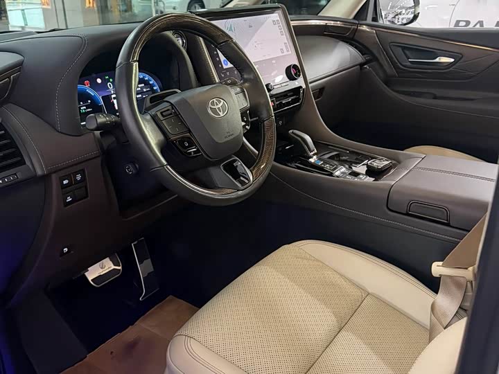 Toyota Alphard, 2023 — фото 6 из 9