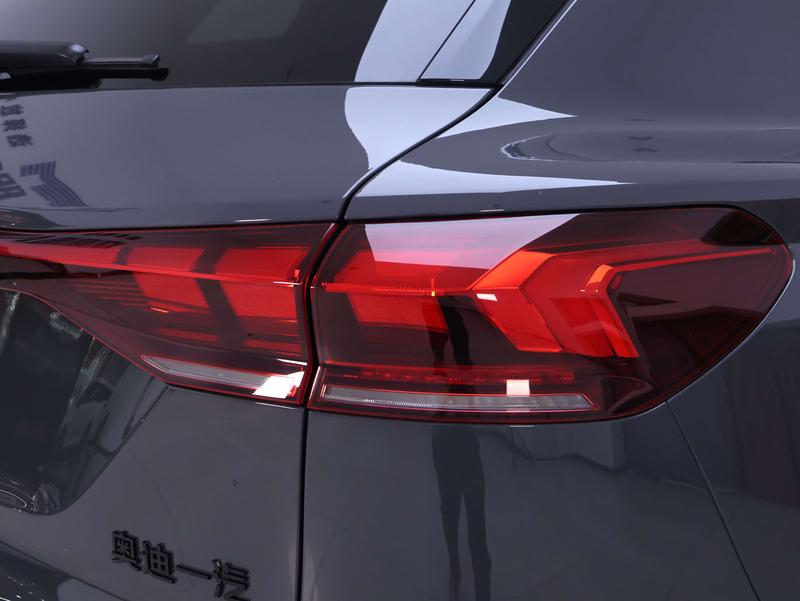 Audi Q6L e-tron, 2025 — фото 6 из 12