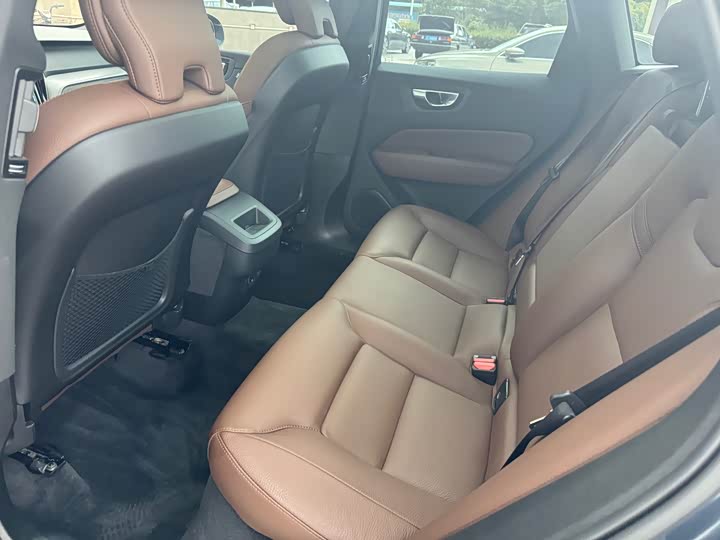 Volvo XC60, 2024 — фото 8 из 9
