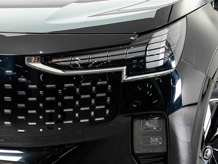 Volvo EM90, 2024 — фото 4 из 9